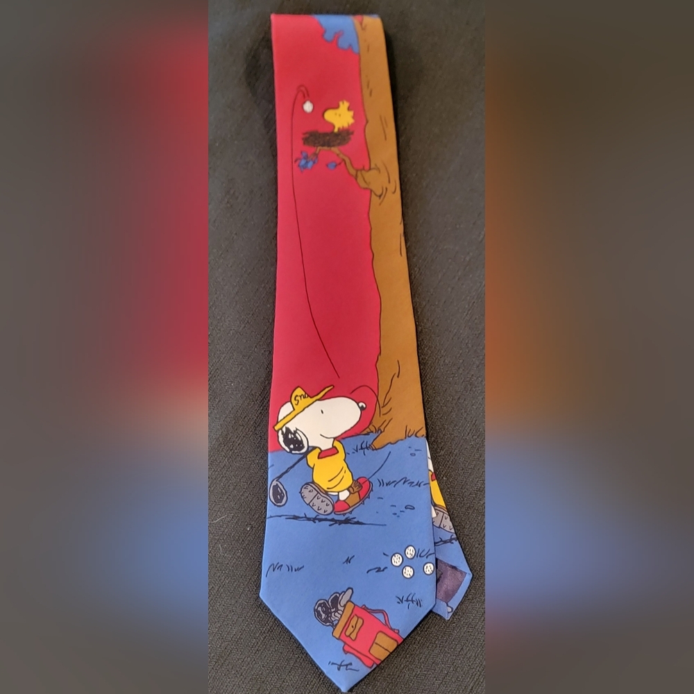 EUC Vintage Peanuts Men's Silk Tie. Snoopy Golfing with Woodstock